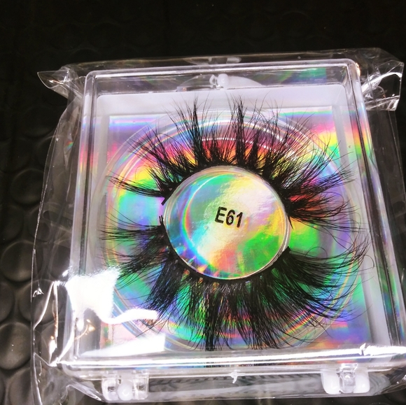 Mink'd Lashes - Picture 5 of 7